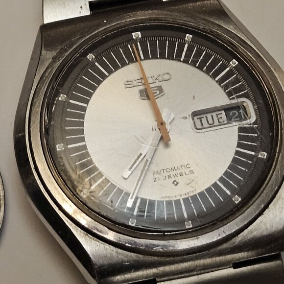 Vintage Seiko 5 Automatic Men’s Watch – Model 6119-8670 (21 Jewels) - Picture 2 of 16